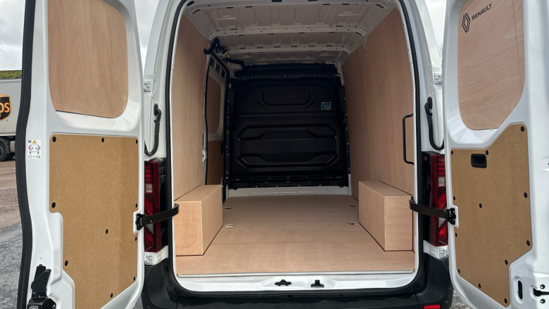 Renault Master Mwb Diesel Fwd MM35 Blue dCi 130 Advance Medium Roof Van